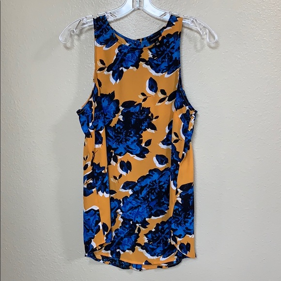 Who What Wear Tops - Who what wear brand sleeveless floral blouse SZ S